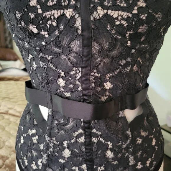 Victoria's Secret Embroidered Lace Corset - Picture 3 of 7
